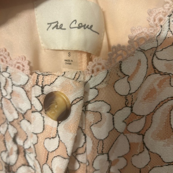 The Cove Sleeveless Floral & Lace Romper size S Peach/Cream color - Picture 5 of 8
